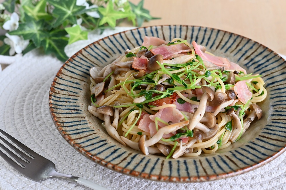 豆苗とベーコンの和風パスタ